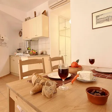 Apartamento Anemomilos *